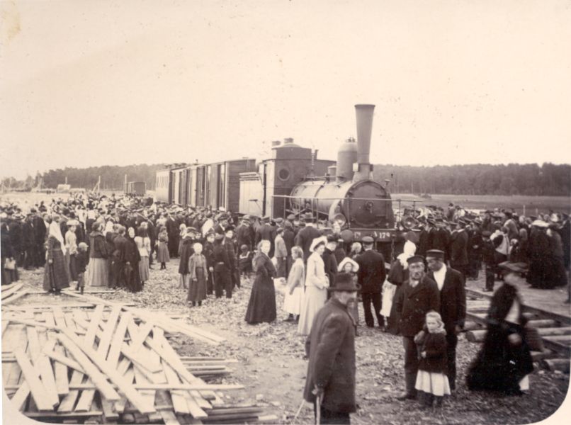 Foto. Raudtee jõudmine Haapsallu augustis 1904. Dampfi album.