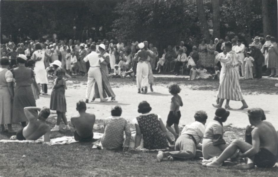 Foto. Dampfi album. Tantsijad Aafrika ranna tantsuplatsil. 1933.