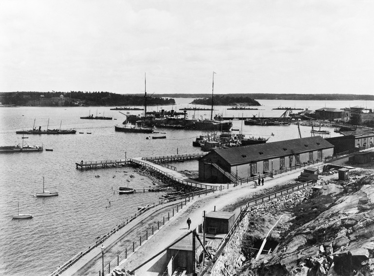 Venäjän Itämeren laivaston sotasatama Katajanokan pohjoisrannassa
