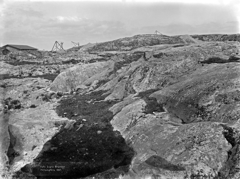 Kalliota nykyisen Runeberginkatu 6a - 10:n kohdalla