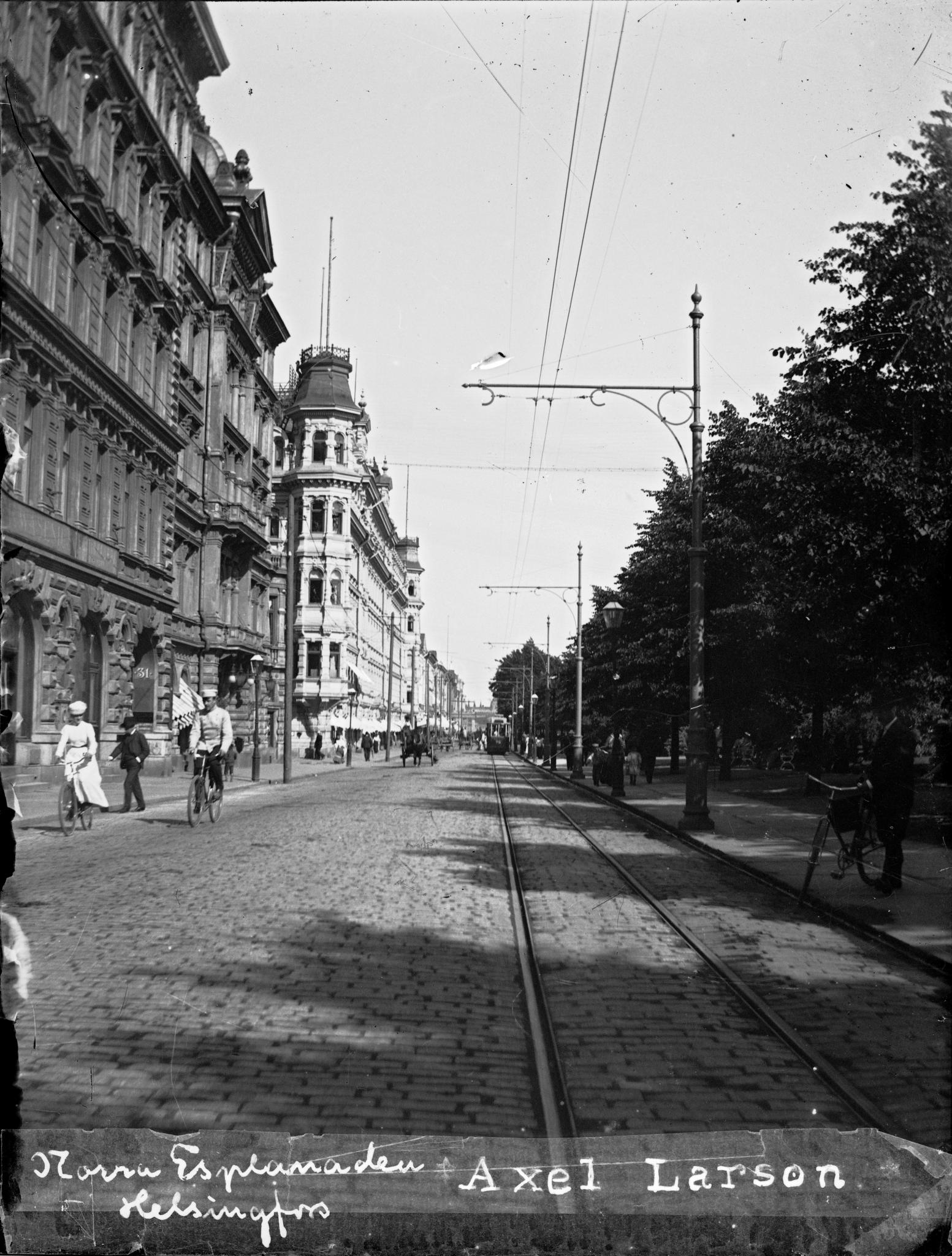 Text nere på bilden: Norra Esplanaden, Helsingfors. (1890-1910)