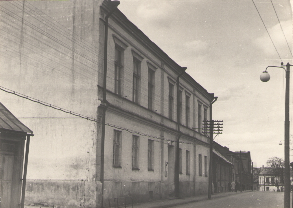 Foto. Rakvere kreiskooli hoone. 1966.