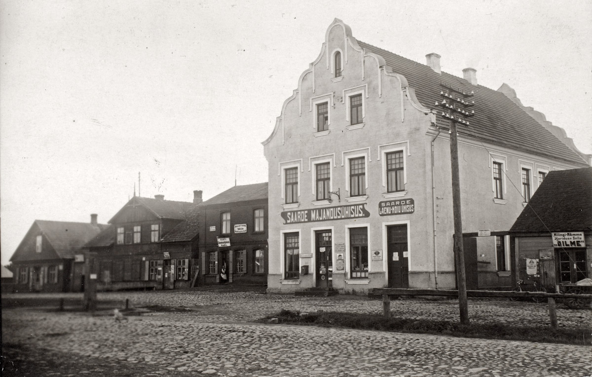 Kilingi - Nõmme u. 1930, esiplaanil Saarde Majandusühisuse hoone