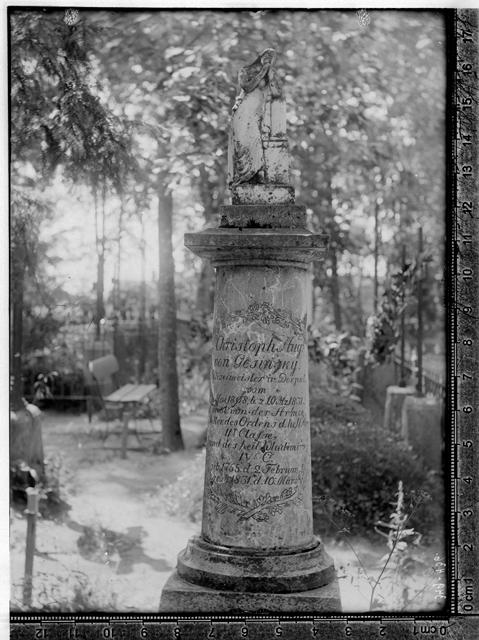 Politseimeister Gesinsky hauasammas saksa kalmistul