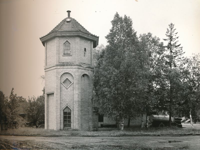 Photo. Water tower of Lihula Railway Station. Black and white. Located: Hm 7975 - Technical monuments of Haapsalu district