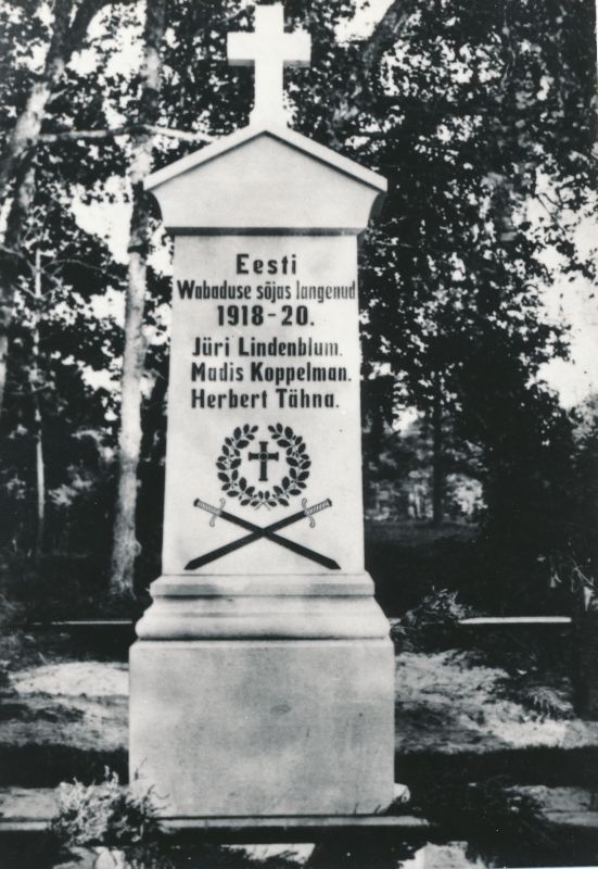 Photo. The monument of those who fell in the Nõva War of Liberty. Reopened on August 6, 1989.