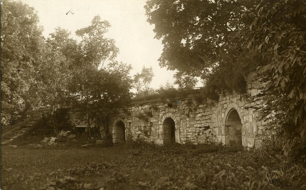 Kuressaare kindluse Läänebastioni keldrid