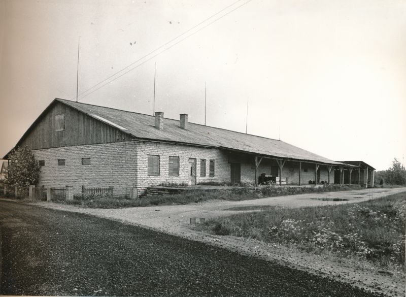 Photo. Warehouse building of the Virtsu railway station. Black and white. Located: Hm 7975 - Technical monuments of Haapsalu district