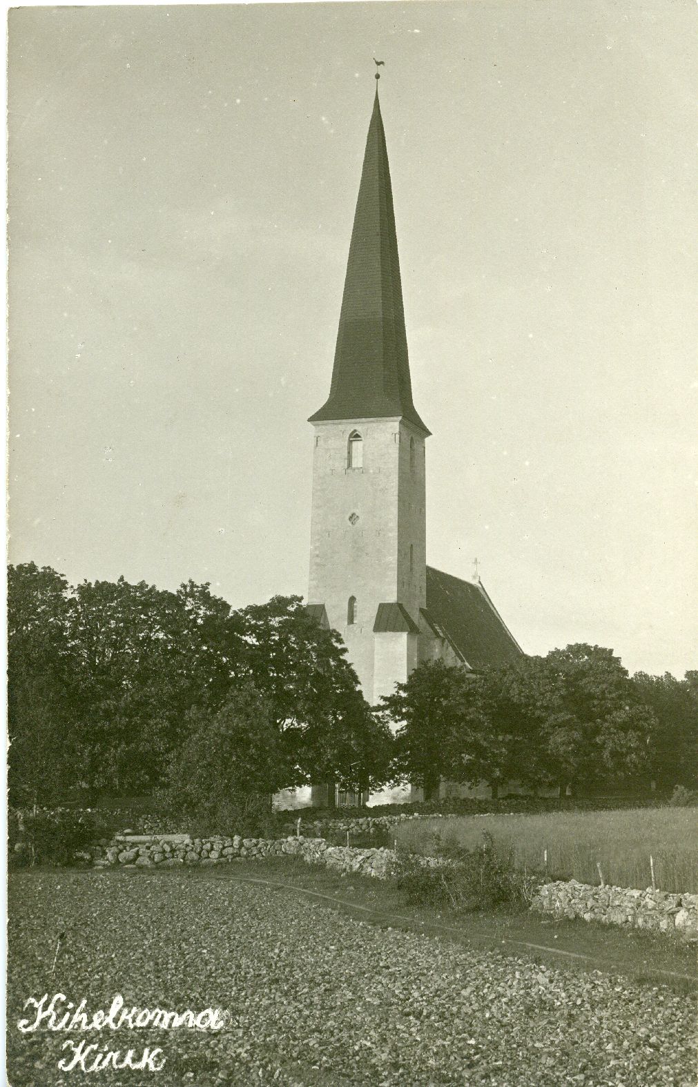 Kihelkonna kiriku torn, vaade idast