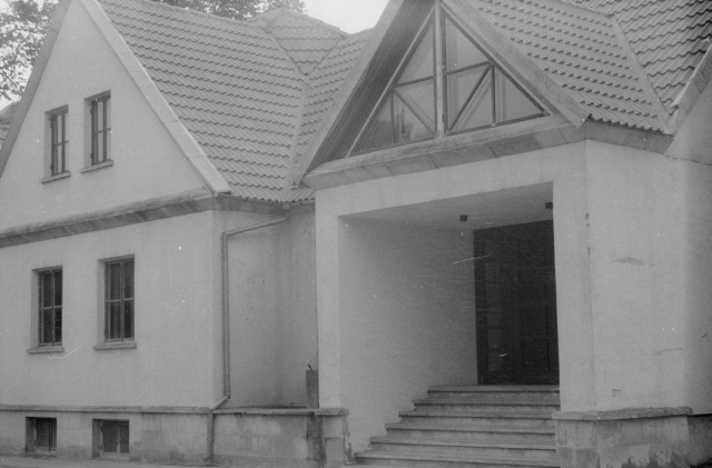 Kuressaare, kontorihooneks restaureeritud maja Kitsal tänaval