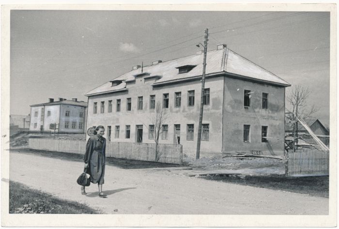 Foto. Tööndusartelli "Lihula" valmiv tootmishoone. 1955. Fotogr. V. Samussenko.