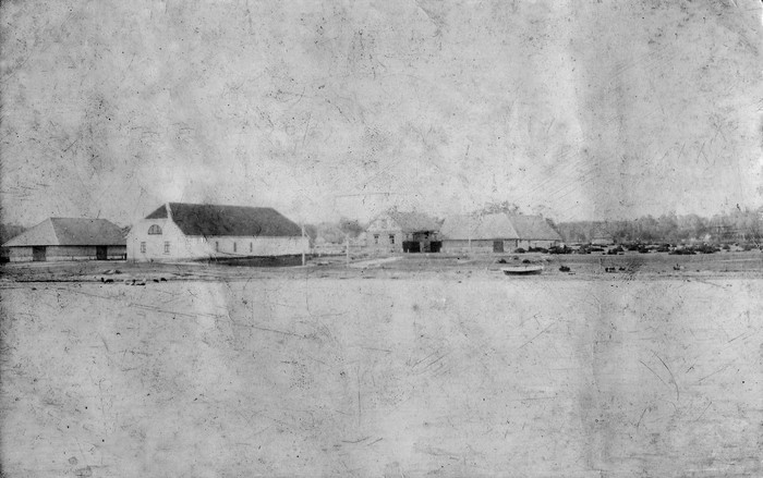 Heltermaa sadam enne 1913.a. Kõrts, kõrtsikuur, postijaam (hiljem sidejaoskond, koolimaja) ja postihobuste tallid