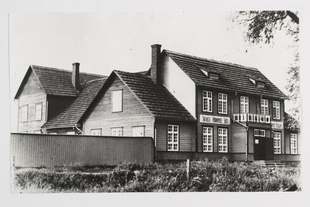 Tarvastu Põllumeeste Seltsi maja, kuni 1962. aastani Mustla linna Kultuurimaja.