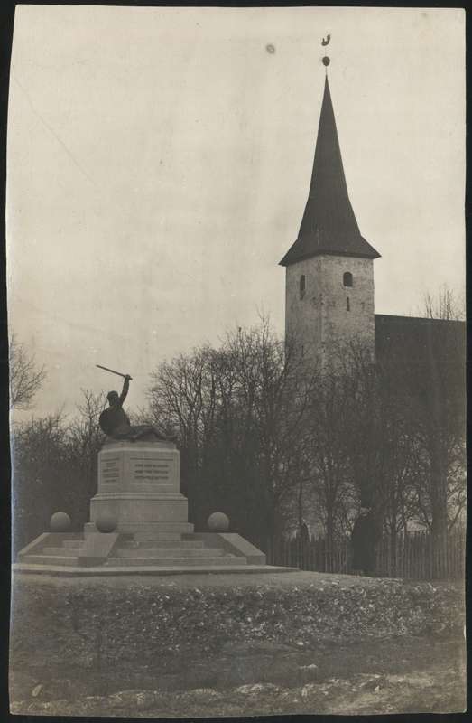 fotopostkaart, Suure-Jaani khk, Suure-Jaani, mälestussammas, küljelt, kirik, u 1926