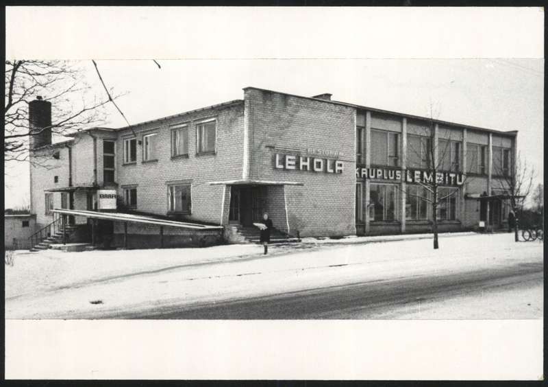 foto, Suure-Jaani khk, Suure-Jaani, Pärnu tn, kaubanduskeskus, kauplus Lembitu, restoran-baar Lehola, u 1970