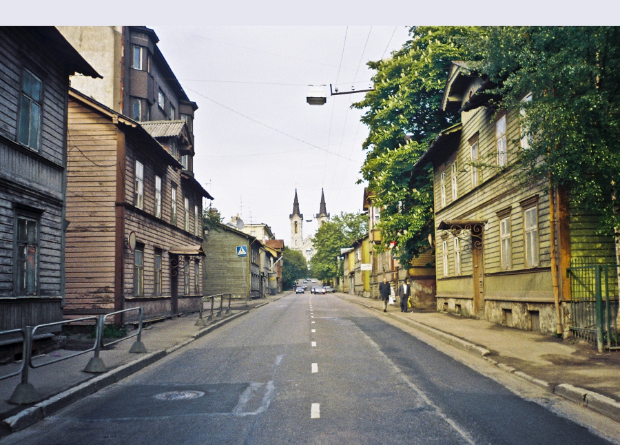 Kassisaba, Luise tänav, vaade enne Koidu tänava risti Kaarli kiriku suunas.