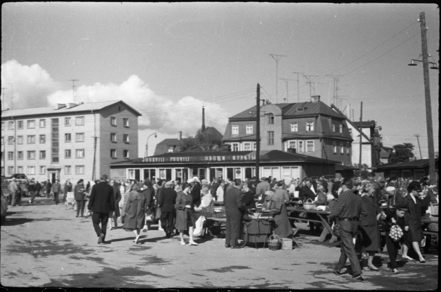 Market on Telliskivi Street.