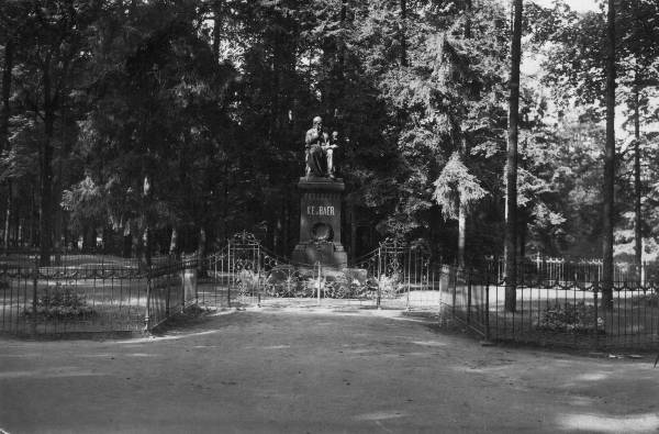 Mälestusmärk: K. E. Baer; Toomemägi.  Tartu, 1930-1940.