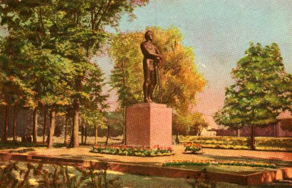 Vabadussõja mälestusmärk: Kalevipoja skulptuur. Tartu, 1936.