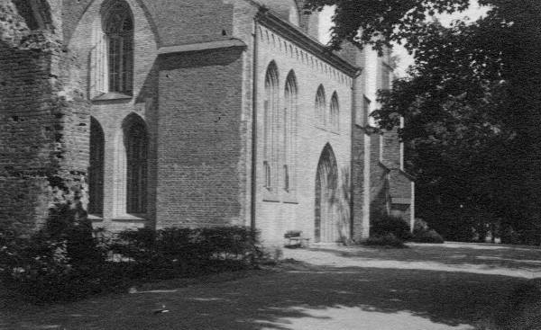 Tartu toomkiriku varemed Toomemäel, ülikooli raamatukogu. 1931.