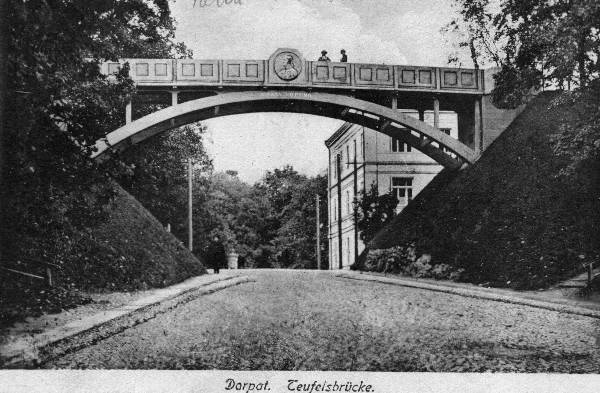 Kuradisild Toomemäel (Aleksander I pronksreljeef sillal). Tartu,  ca 1915-1920.