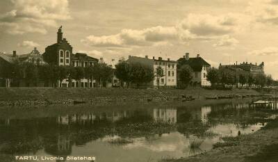 Shore street. On the left of the Livonia beer factory (high corstine building). Tartu, 1920-1930. Photo h. Eckbaum.
