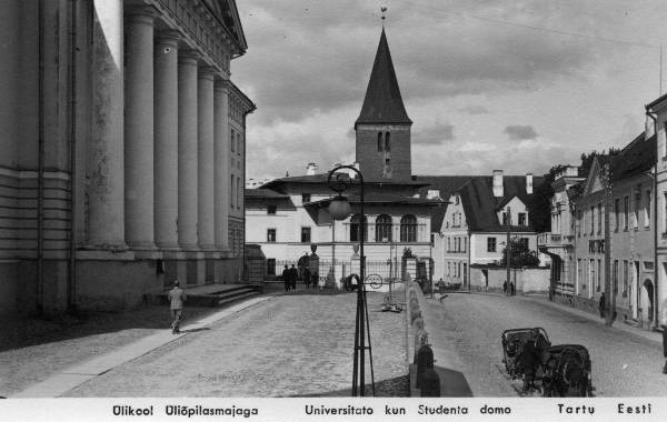 Ülikooli t. Tartu ülikooli peahoone, taga üliõpilasmaja, Jaani kirik. 1920.-1940.
All esperantokeelne kiri.