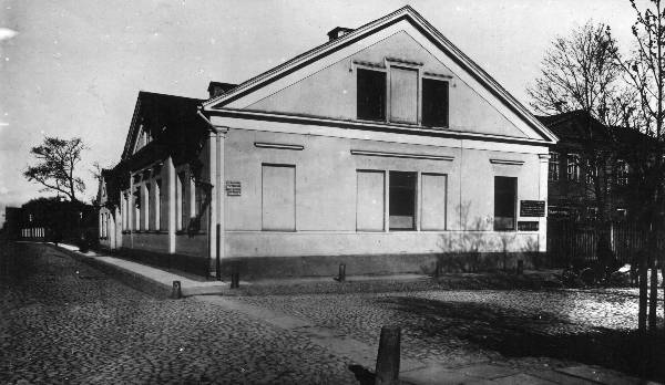 Silmakliinik Maarjamõisa (hilisem Kuperjanovi)  ja Vallikraavi t nurgal. Tartu, 1910.