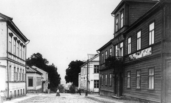 Aia tänav, paremal "Hotel de  Russia", taga Aia ja Tähe t nurk ning kesklinn.  Tartu, 1914.