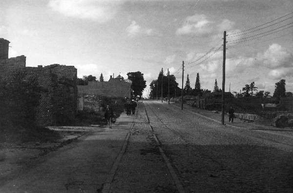 Karlova. II maailmasõja järgsed varemed Tähe tänaval (Pargi ja Päeva/Väike-Tähe t lõigul). Tartu, 1944.