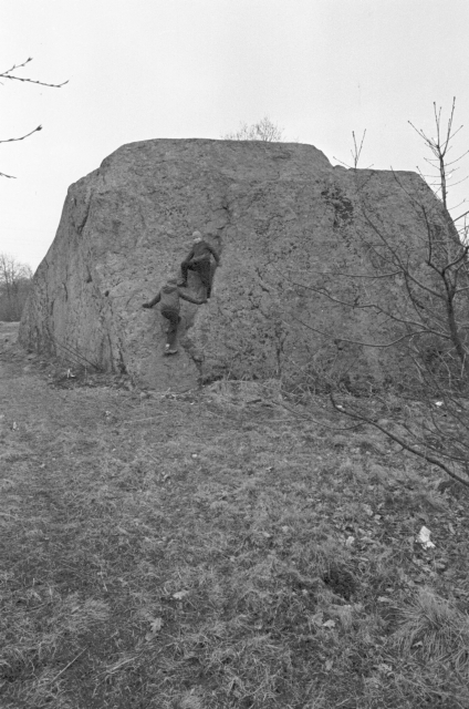 Suur kivi Tallinna lähistel.