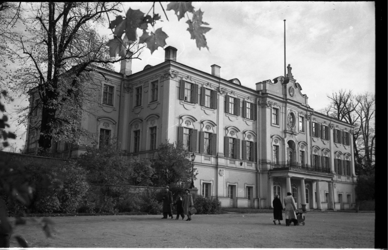 ENSV Riiklik Kunstimuuseum Kadrioru lossis.