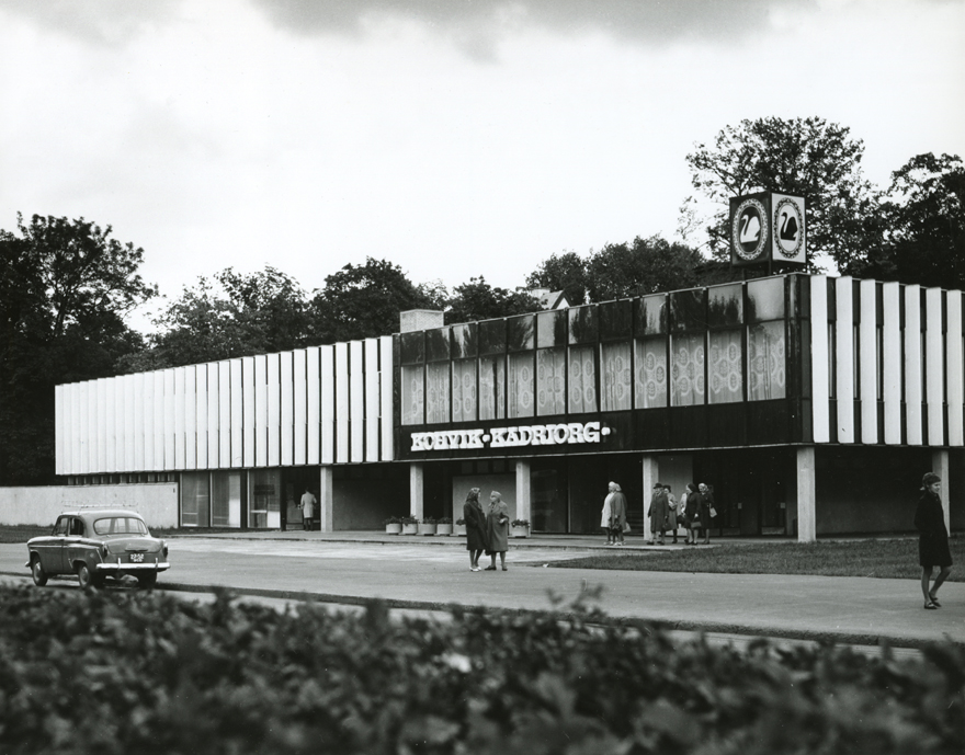 Kohvik "Kadriorg" Tallinnas, vaade hoonele. Arhitekt Voldemar Herkel