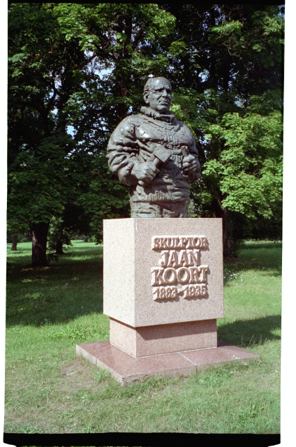 Jaan Koorti monument Tallinnas Kadrioru pargis