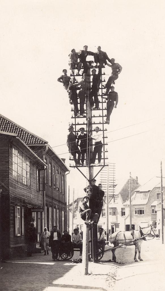 Telephone line repair in Tõrva city centre