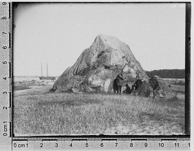 Kaarnakivi Vainupea rannas, Haljala khk., 1920