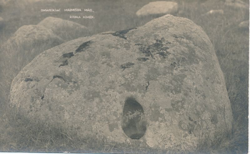 Photo. Sacrifice Stone on the mountain of Mäemõisa Ridala khk. Photo: J. Grünthal.