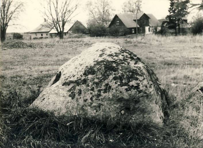 Ohvrikivi Koonu külas