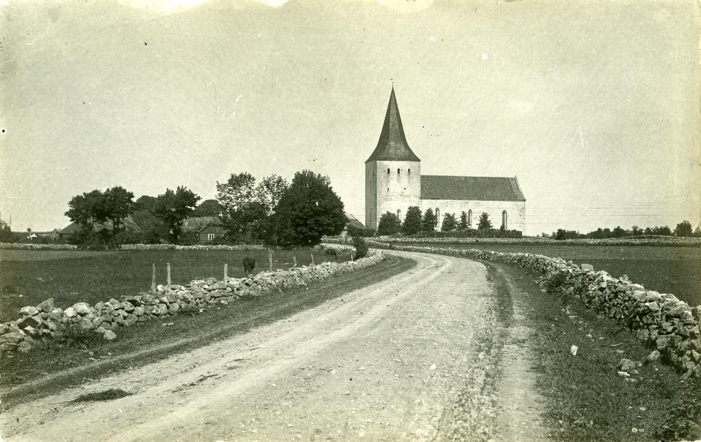 Pöide Maarja kirik, vaade lõunast