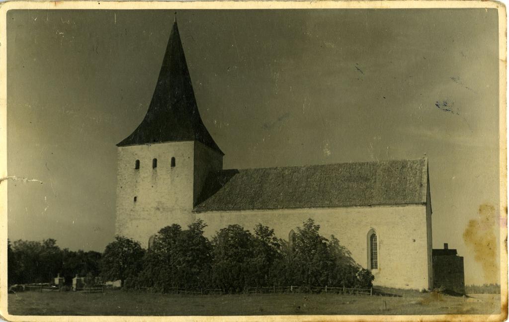 Pöide Maarja kirik, vaade lõunast