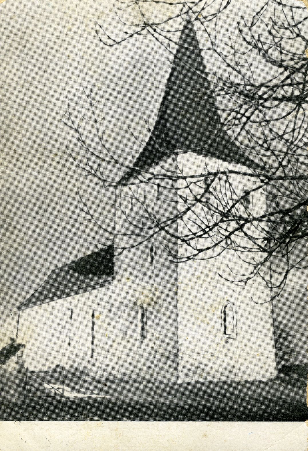 Pöide Maarja kirik, lähivaade loodest