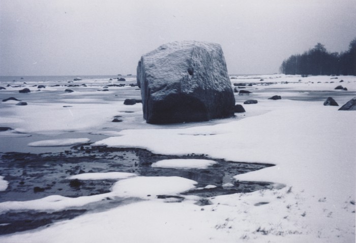Foto Suur kivi Kärdla rannas