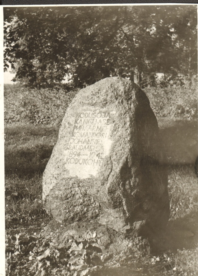 Photo, Johannes Raudmetsa stone in Kirna park in the 1970s.