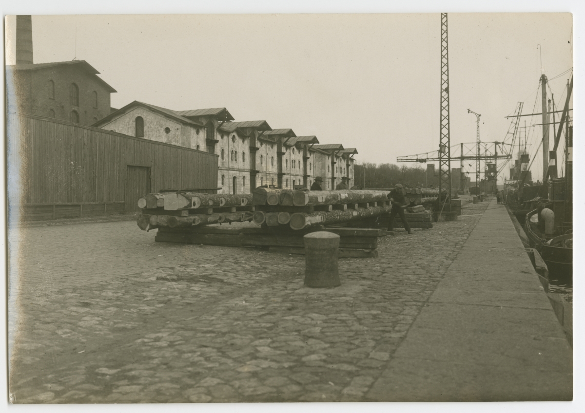 E. Hüppler's photos of warships, ships, Paldiski fire tower and sea school