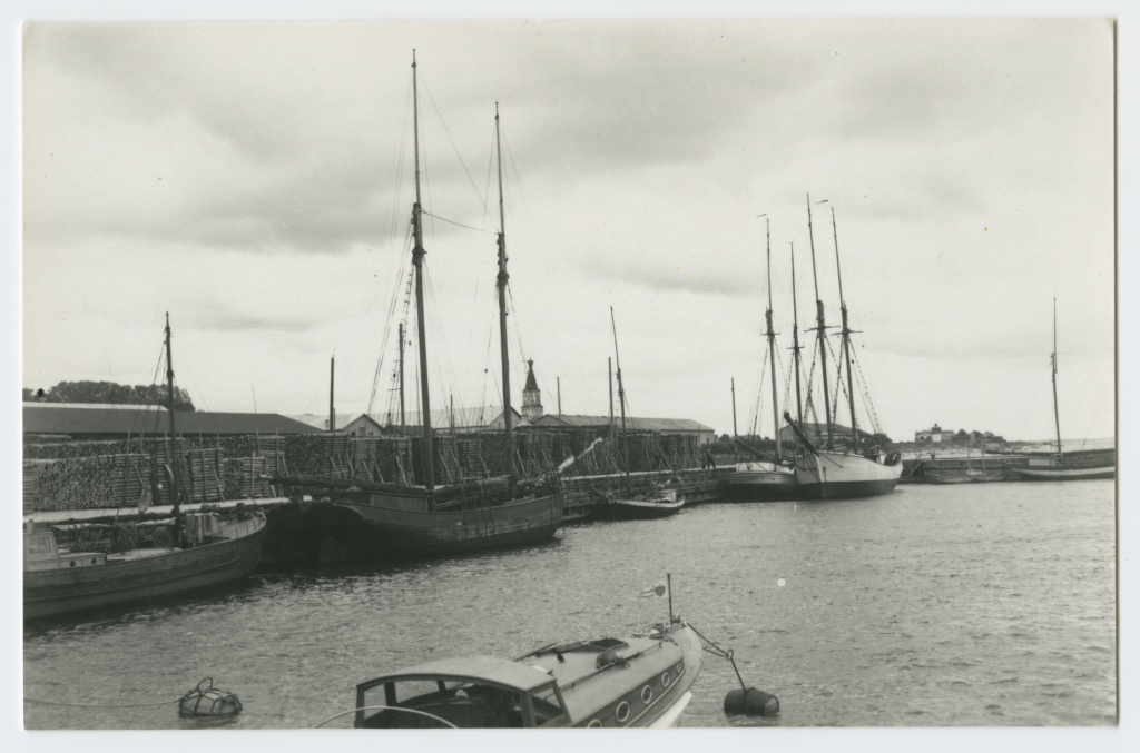View of the port of Paldiski, props for sending to England, potato transport ships