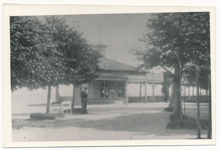 Photo. "trinkhalle" on Haapsalu's Great Promenade. Production.