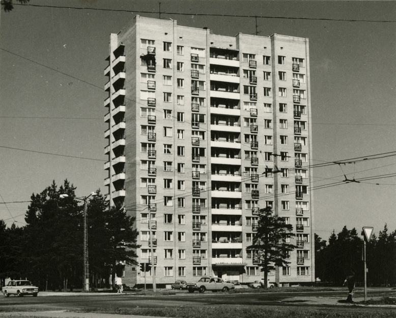 Mustamäe, red brick tower shelves, view of the building. Architects a. Jakker, V. Urazov, Lenprojekti tp 1-528