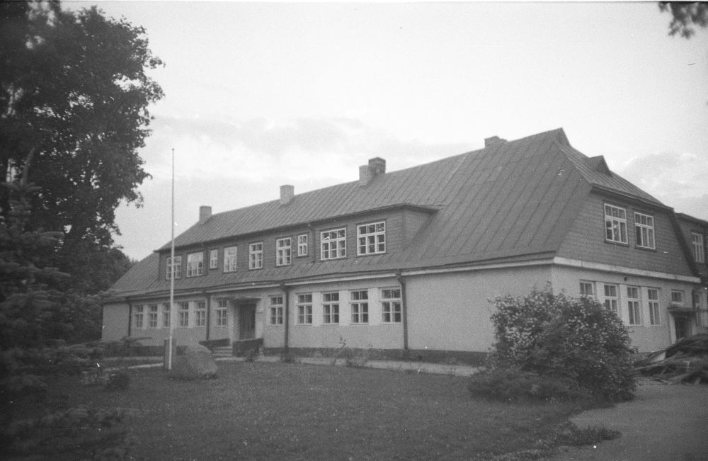 Mustjala schoolhouse