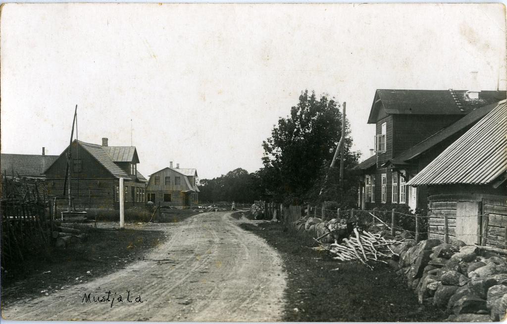 Saaremaa, street in the Blackjala Alevik