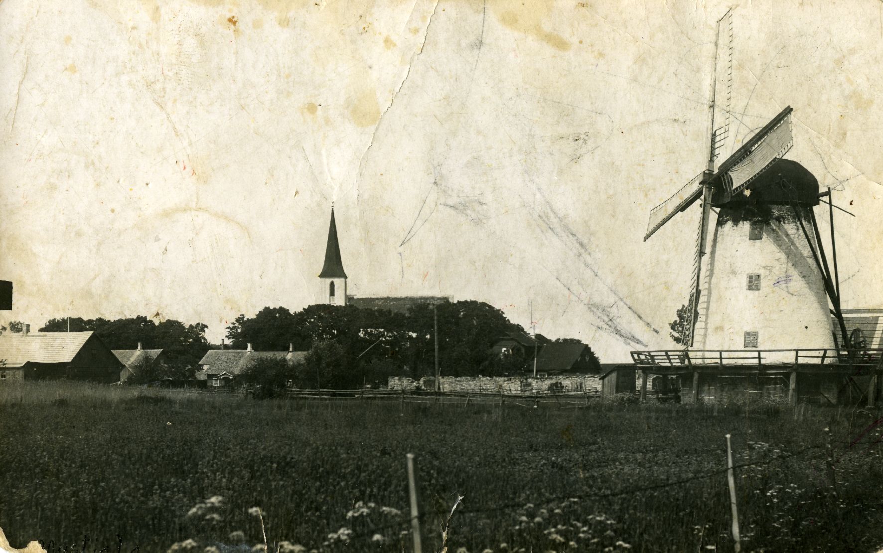 Mustjala alev, paremal tuulik